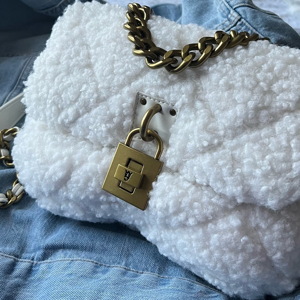 Crossbody handbag